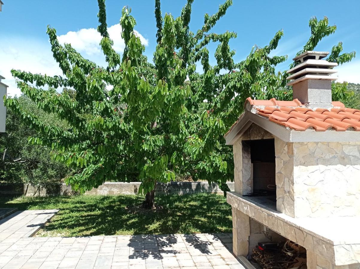 Studio Apartment With Balcony Trogir Luaran gambar