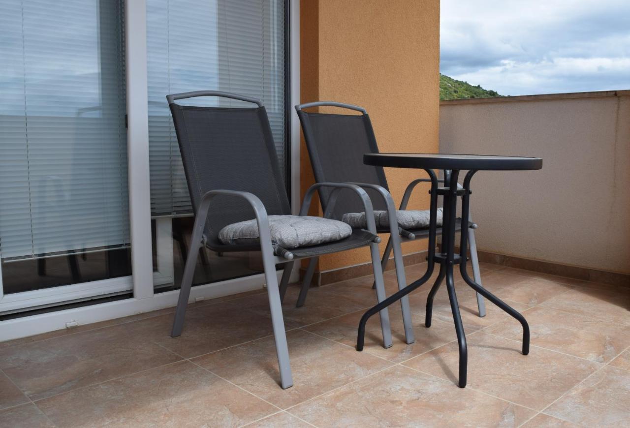 Studio Apartment With Balcony Trogir Luaran gambar