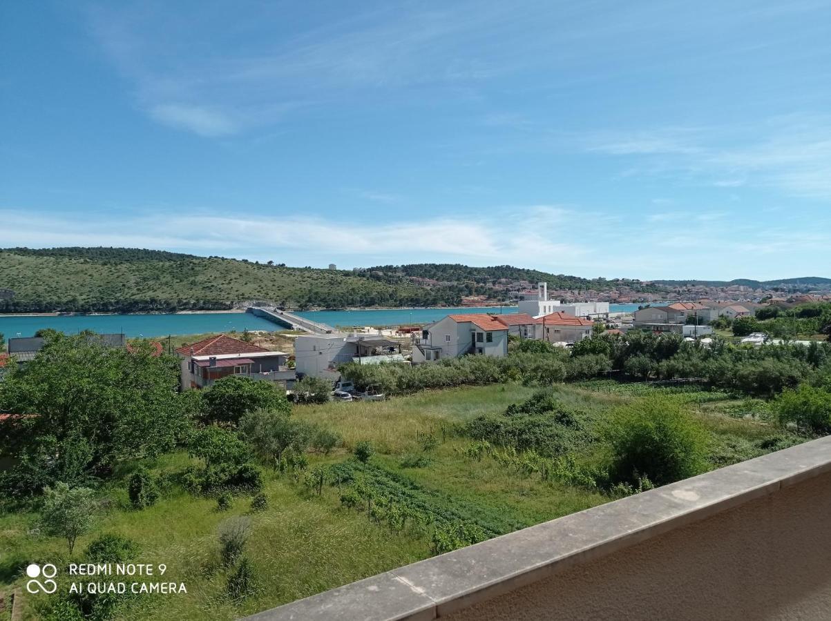 Studio Apartment With Balcony Trogir Luaran gambar