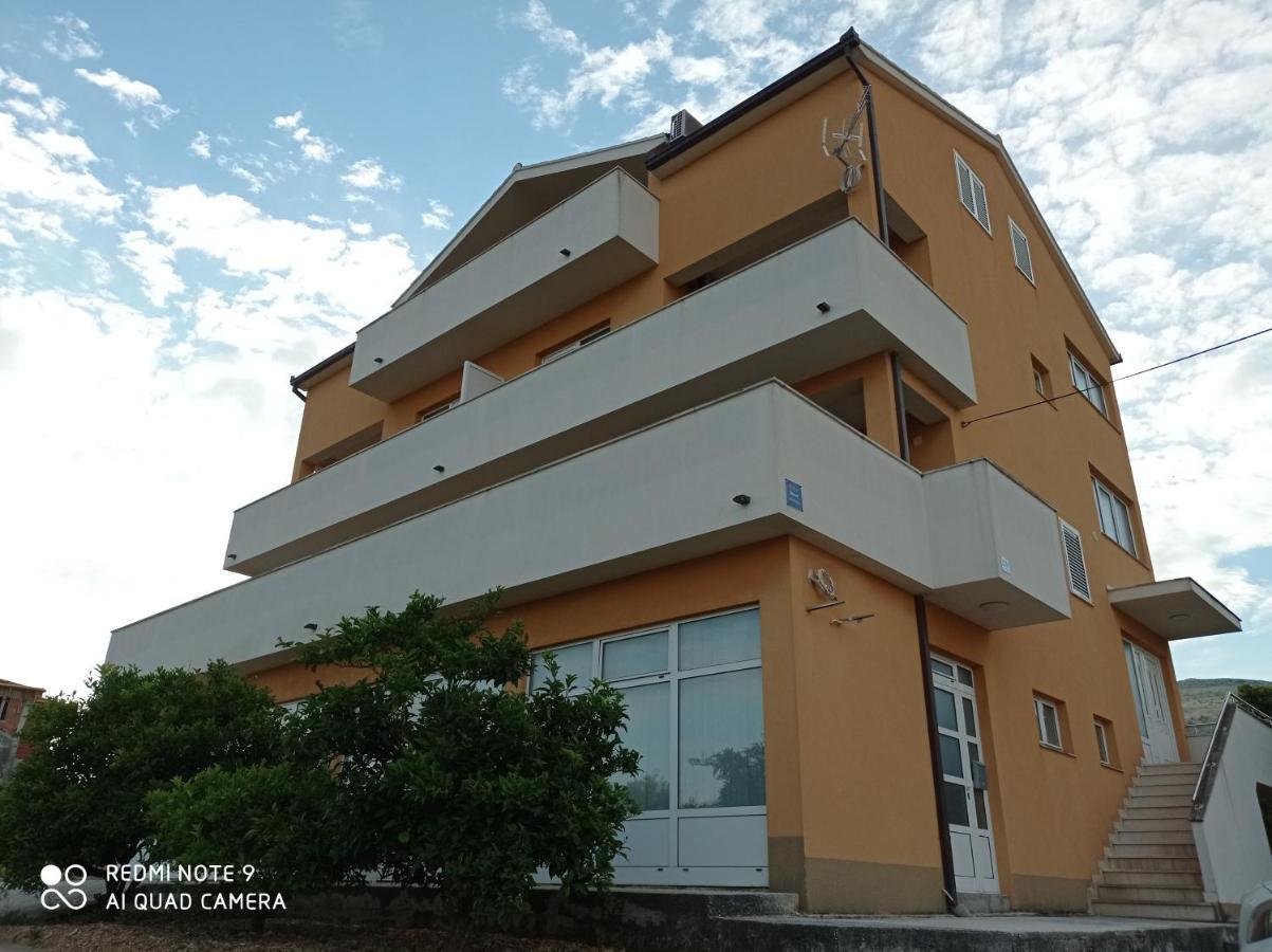 Studio Apartment With Balcony Trogir Luaran gambar